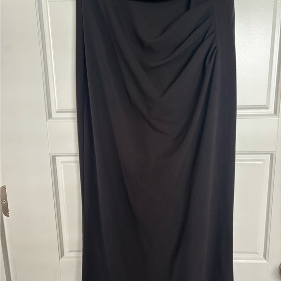 Vince Camuto Ruched Off the Shoulder Black Gown size- 6 - Picture 5 of 14